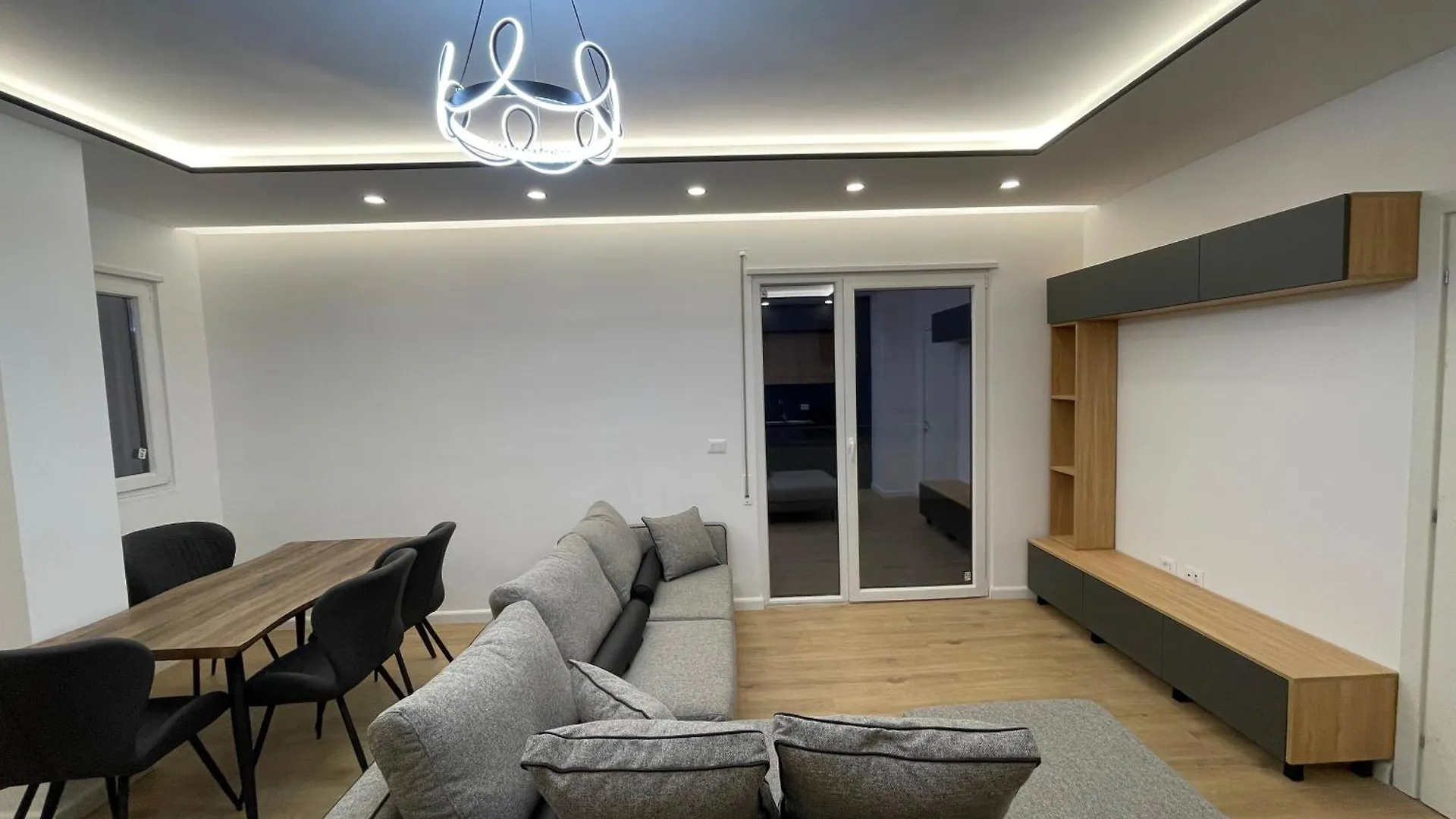 For Rent Apartament 160M Unaza E Re Tirana 0*,  Albania